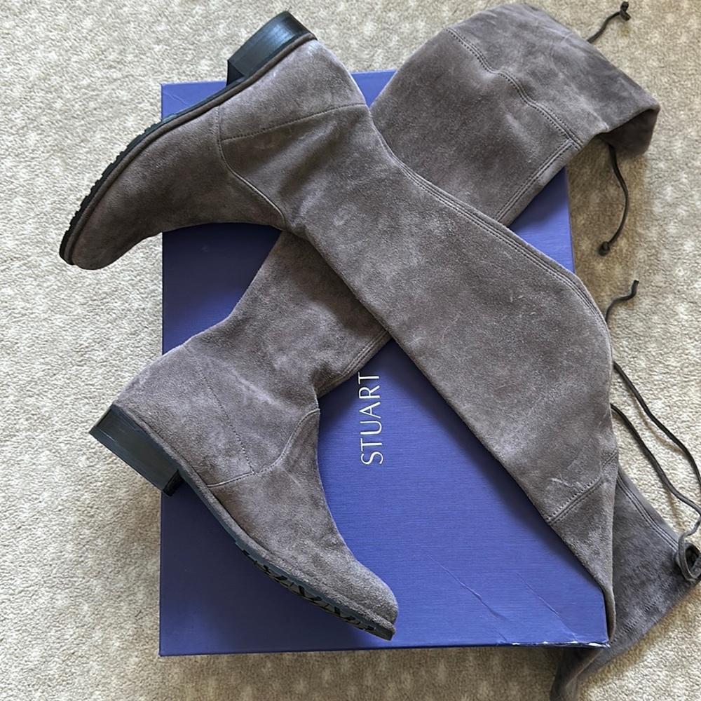 Almost new (worn once!) Stuart Weitzman lowland liners suede size 6